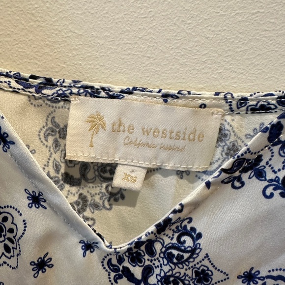 The Westside Silky Printed V-Neck Tank Top size x-small - Picture 5 of 5